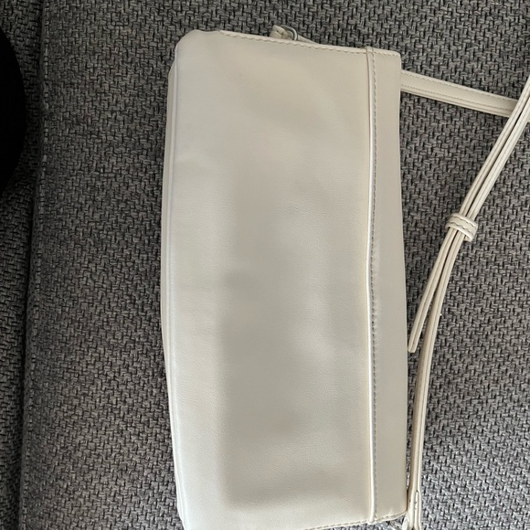 Matt & Nat creme clutch/purse - Picture 2 of 9